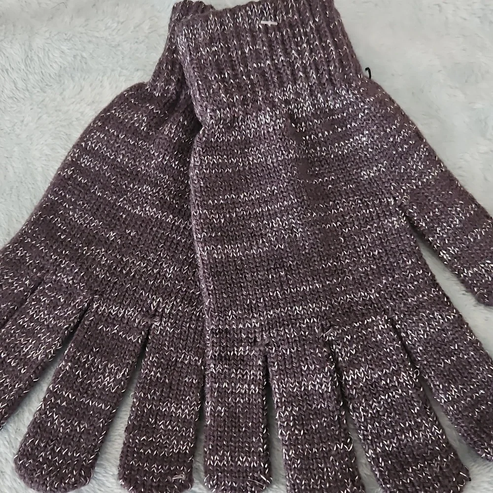 Hat and gloves